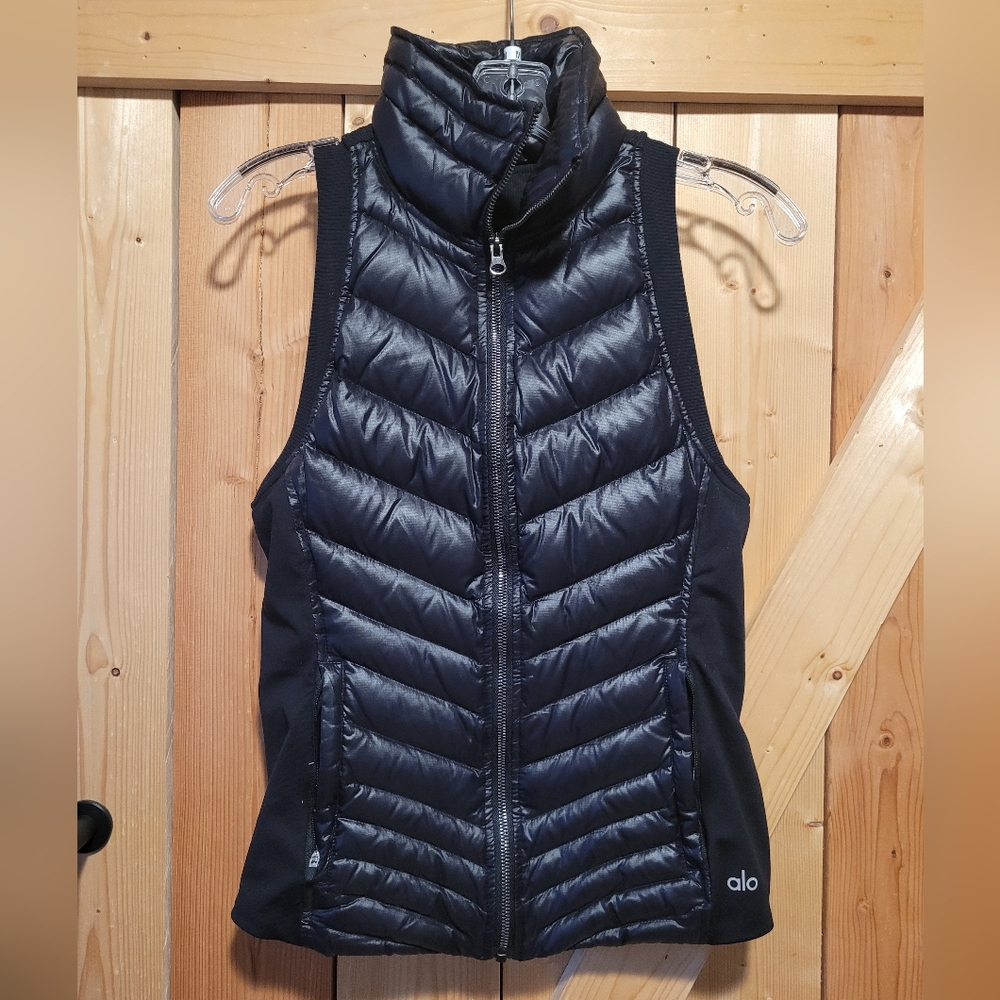 ALO Yoga Women's Altitude Black Quilted Vest